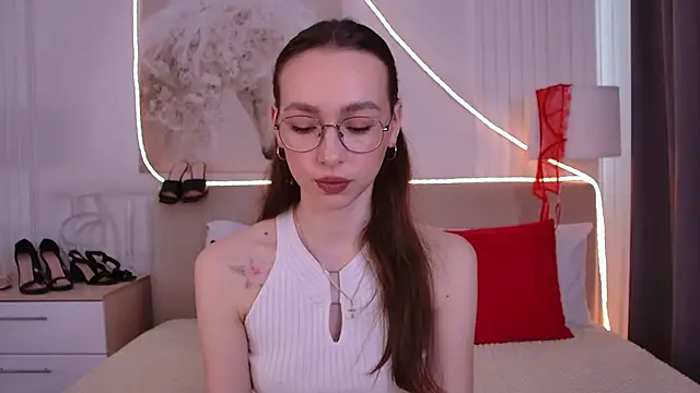 Snapshot of Emily_Simon chatting on May 18, 2026, 5:23 am Emily Simon online show from May 18, 2026, 5:23 am