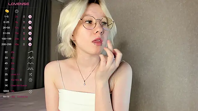 Allettaevee online show from March 24, 2026, 1:38 am