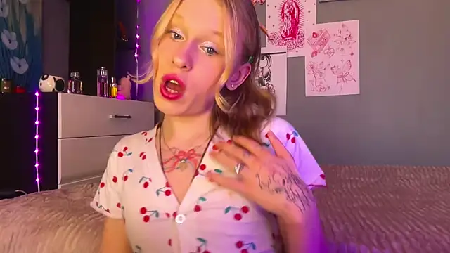 miss barbie111 online show from April 12, 2026, 6:27 am