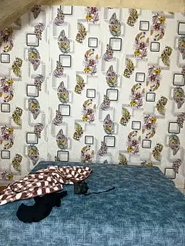 Forest Queen online show from April 4, 2026, 4:13 pm