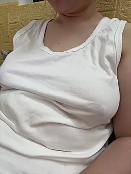 Donna9696 online show from April 16, 2026, 1:34 pm