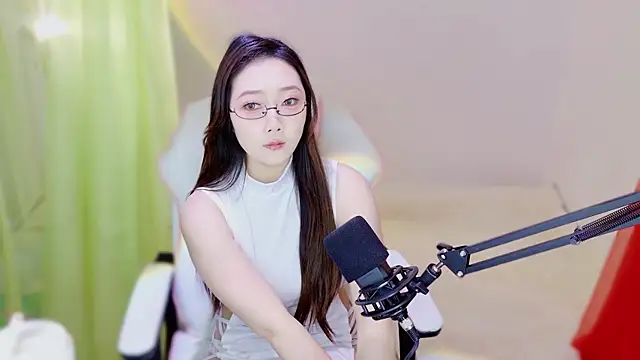 Snapshot of luna-168 chatting on April 23, 2026, 8:32 am luna-168 online show from April 23, 2026, 8:32 am