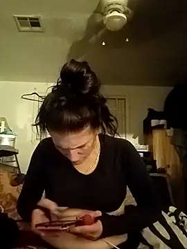 LadySn0w26 online show from May 6, 2026, 2:26 am