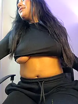 valenlopezz  online show from June 2, 2026, 4:23 am