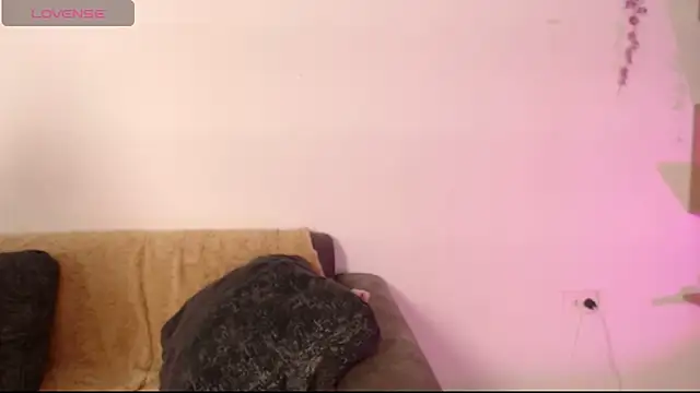 chloe peach  online show from June 3, 2026, 12:39 pm