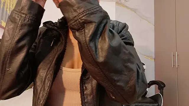 Scarlet Vixen  online show from February 4, 2026, 12:44 pm