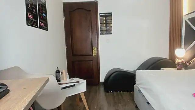 Ambarross  online show from March 12, 2026, 2:10 pm