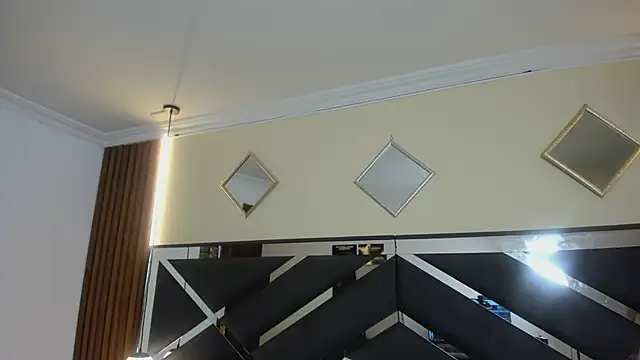 Ambarross  online show from April 11, 2026, 1:37 pm