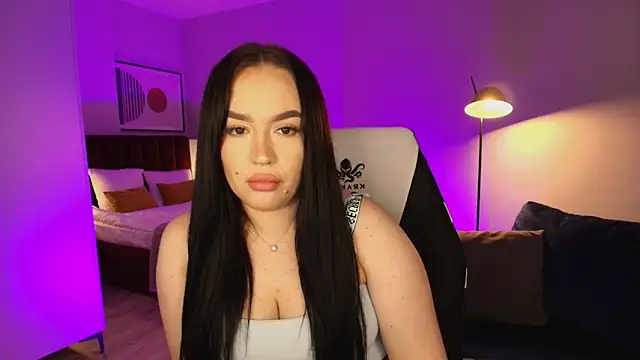 tinafox  online show from February 3, 2026, 3:50 pm