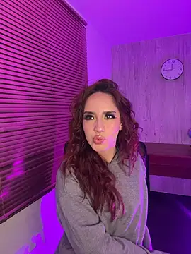 elodie rouge online show from February 12, 2026, 4:45 am