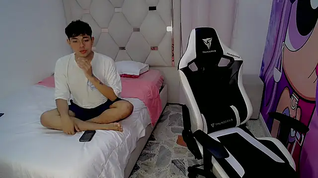 Maxwell boys online show from February 5, 2026, 3:46 am