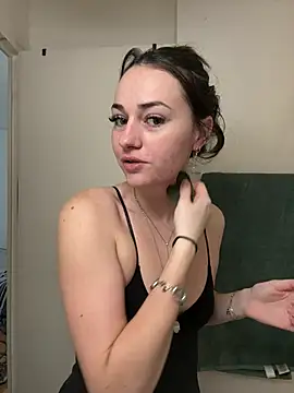 claraaaa06 online show from February 18, 2026, 12:34 pm