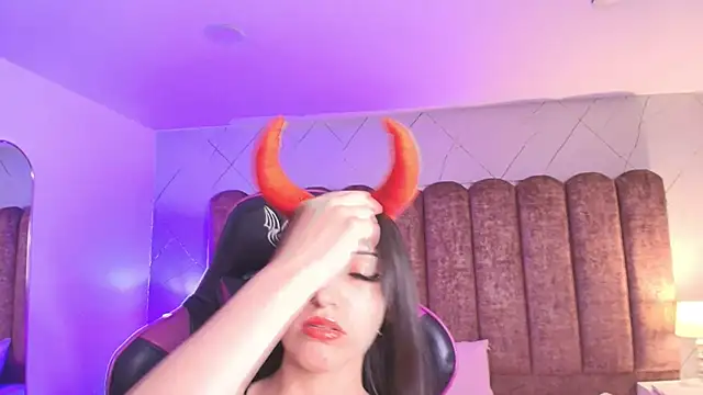 ShadowLune online show from April 4, 2026, 7:42 pm