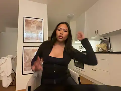 TitiTinyThai online show from April 6, 2026, 7:37 pm