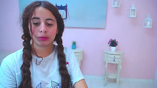 scarlett clyde online show from April 1, 2026, 1:41 pm