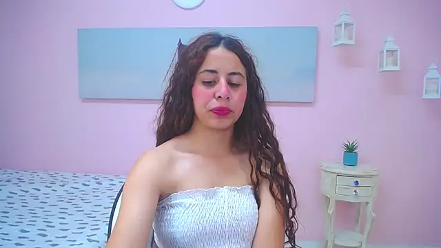 scarlett clyde online show from May 11, 2026, 12:39 pm
