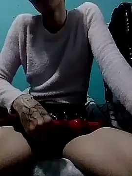 Snapshot of Roxanne_Femboy chatting on March 17, 2026, 1:30 am Roxanne Femboy online show from March 17, 2026, 1:30 am
