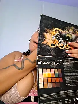 Snapshot of curly_girl_31 chatting on February 13, 2026, 6:52 pm curly girl 31 online show from February 13, 2026, 6:52 pm