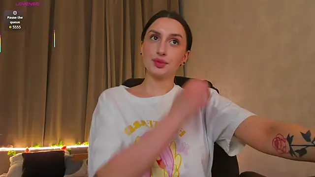 Celine Coello online show from April 10, 2026, 12:12 pm