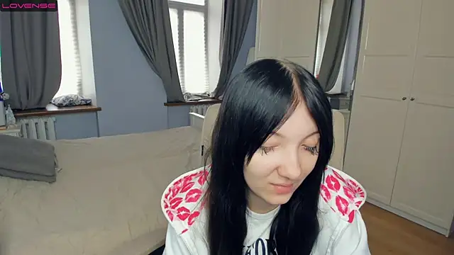 Snapshot of RoxanneComisky chatting on February 8, 2026, 6:55 am RoxanneComisky online show from February 8, 2026, 6:55 am