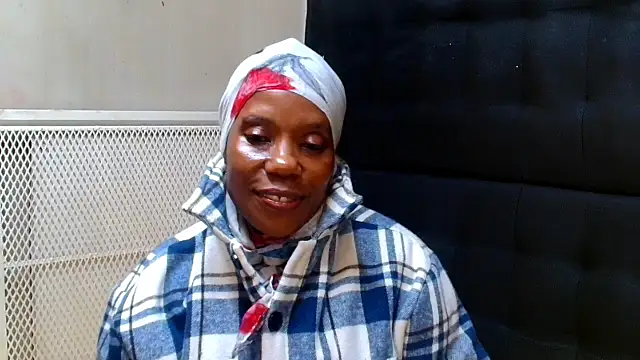 Snapshot of EbonyEmpressMilf chatting on June 17, 2026, 8:41 pm EbonyEmpressMilf online show from June 17, 2026, 8:41 pm