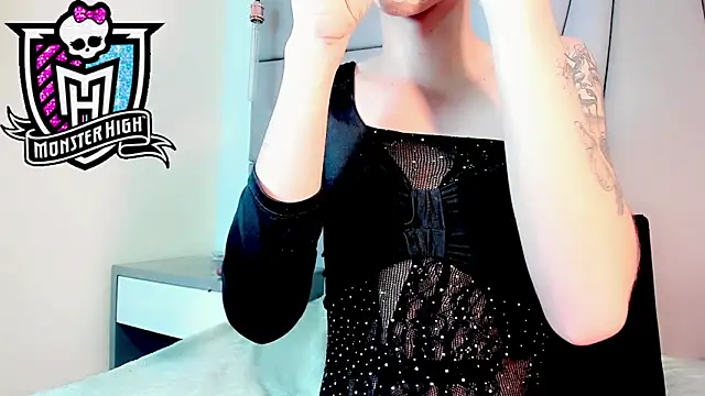 Miss-Saraii online show from April 6, 2026, 4:08 pm