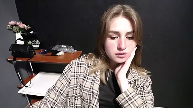 Sunny siren online show from May 12, 2026, 1:06 pm