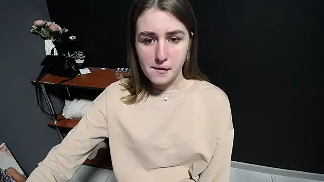 Sunny siren online show from April 7, 2026, 1:35 pm