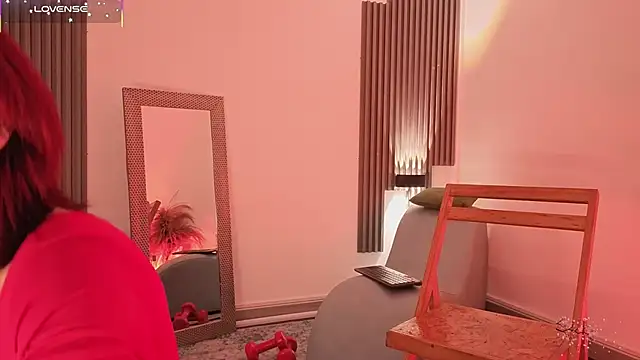 fransheskarossi online show from February 13, 2026, 6:08 pm