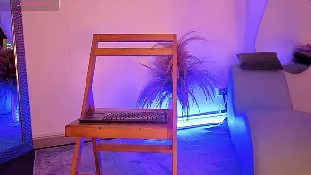 fransheskarossi online show from March 23, 2026, 11:54 am