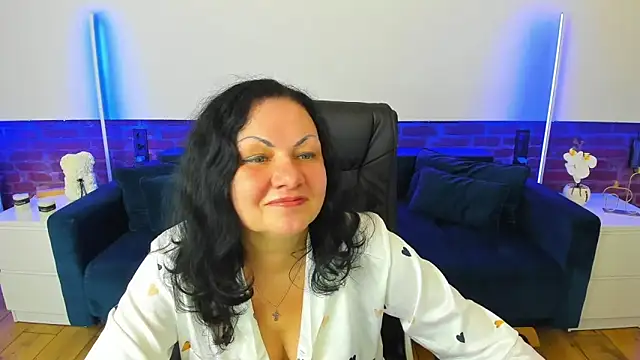 IrissMoon online show from March 6, 2026, 6:41 am