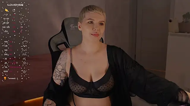 Snapshot of Elise_Day chatting on June 16, 2026, 12:05 pm Elise Day online show from June 16, 2026, 12:05 pm