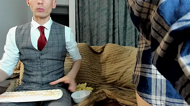 monikalarsen online show from April 3, 2026, 5:30 pm