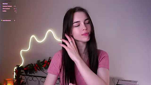 Snapshot of MirnaTellado chatting on February 3, 2026, 6:13 pm MirnaTellado online show from February 3, 2026, 6:13 pm