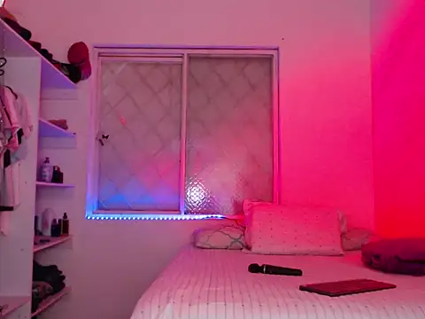 julieth spencer1 online show from February 13, 2026, 1:44 pm