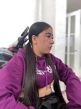 AuroraJohns Pink online show from January 31, 2026, 8:29 pm