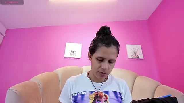 Snapshot of mitzukywinteer chatting on February 25, 2026, 7:25 pm mitzukywinteer online show from February 25, 2026, 7:25 pm