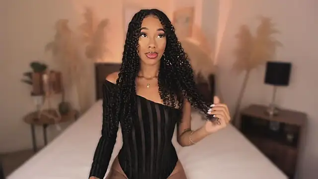 KaryMooon online show from April 10, 2026, 9:00 pm