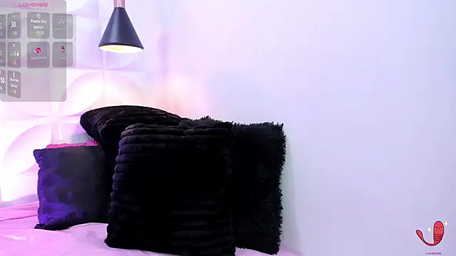 zaira skinny online show from March 21, 2026, 3:41 am