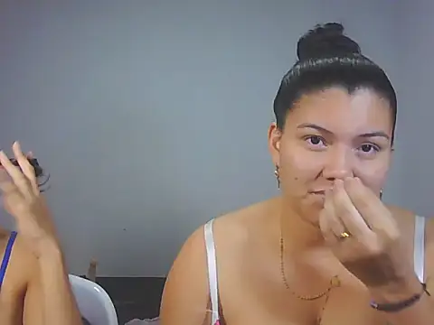 Snapshot of Helena-Paola chatting on February 1, 2026, 11:25 pm Helena-Paola online show from February 1, 2026, 11:25 pm