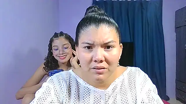 Snapshot of Helena-Paola chatting on February 20, 2026, 5:26 am Helena-Paola online show from February 20, 2026, 5:26 am