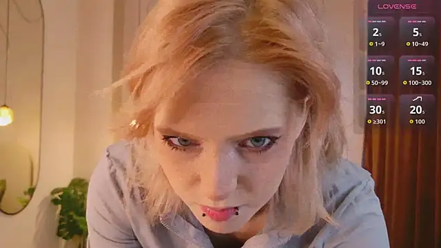 MoonlightAsuna online show from February 5, 2026, 1:40 pm