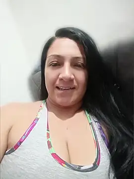 Snapshot of Katysaez chatting on May 21, 2026, 4:43 am Katysaez online show from May 21, 2026, 4:43 am