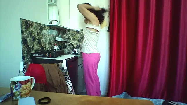 bella2322 online show from April 14, 2026, 3:33 am