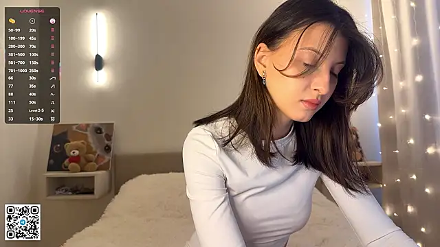 Snapshot of LouiseChavez chatting on February 8, 2026, 5:16 am LouiseChavez online show from February 8, 2026, 5:16 am