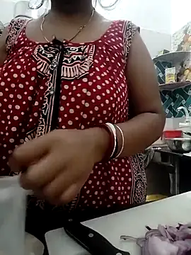 Hot-Tinaa online show from April 17, 2026, 3:37 pm