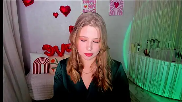 Snapshot of SweetDaylight chatting on February 13, 2026, 6:41 pm SweetDaylight online show from February 13, 2026, 6:41 pm