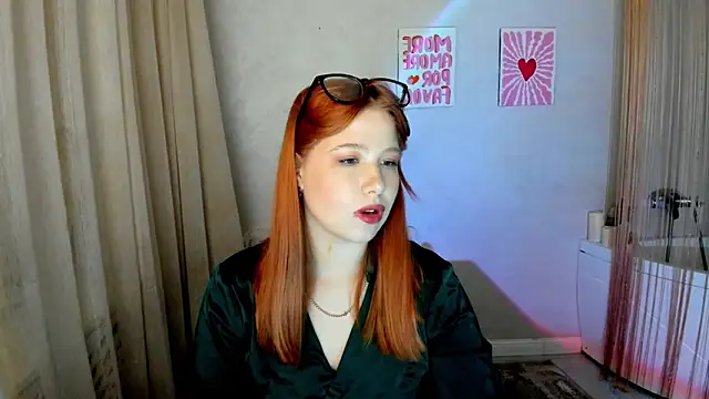 Snapshot of SweetDaylight chatting on February 25, 2026, 9:36 pm SweetDaylight online show from February 25, 2026, 9:36 pm