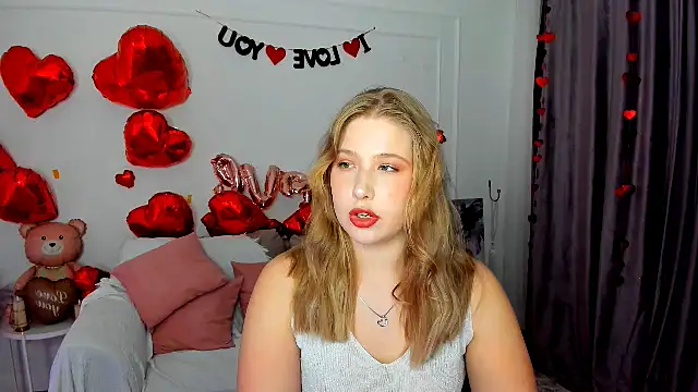 Snapshot of SweetDaylight chatting on February 3, 2026, 7:41 pm SweetDaylight online show from February 3, 2026, 7:41 pm