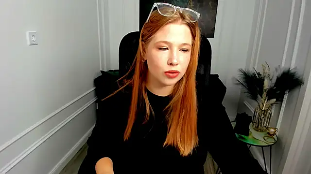 Snapshot of SweetDaylight chatting on June 18, 2026, 7:41 pm SweetDaylight online show from June 18, 2026, 7:41 pm